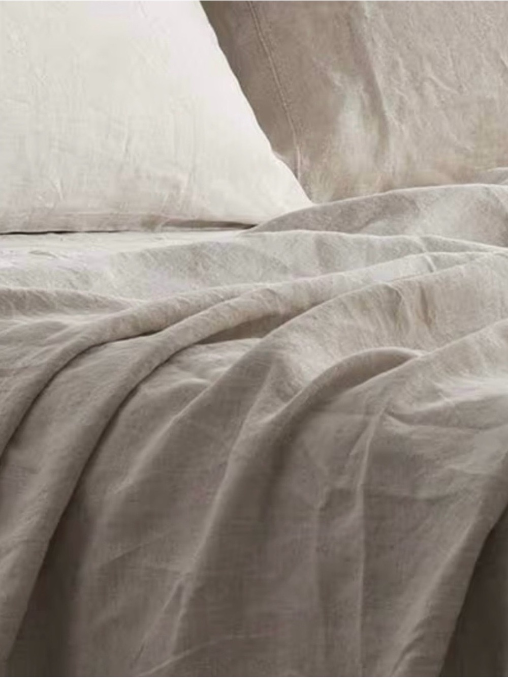 Garnet Hill Relaxed Organic Linen
Solid Queen Storm Sheet Set